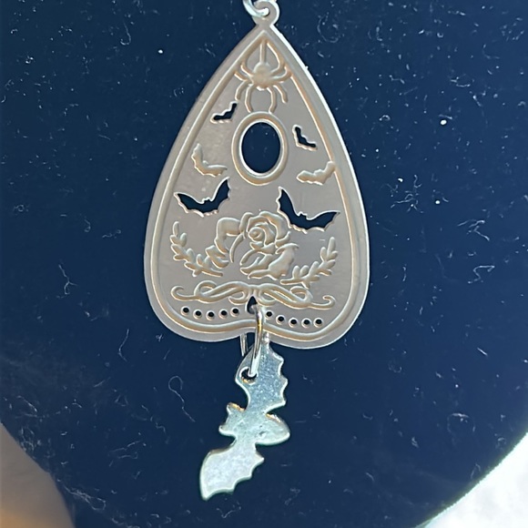 Planchette and bat necklace - Picture 2 of 8